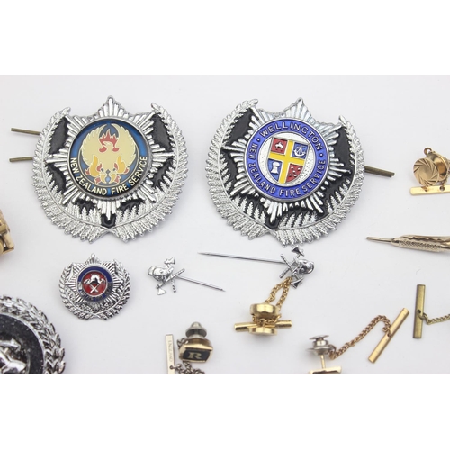 1114 - Qty of assorted costume jewellery and other items to inc some New Zealand Fire Brigade related items