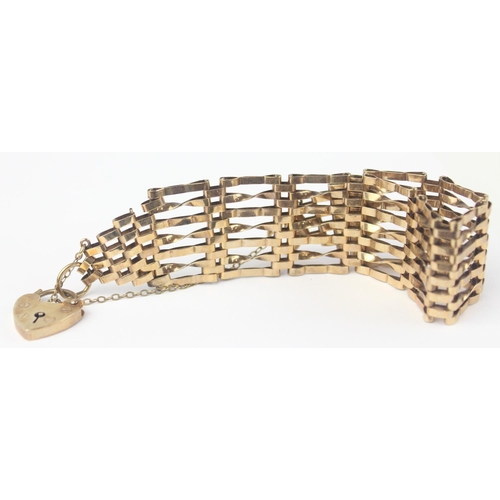 1127 - A vintage 9ct gold 7 bar gate bracelet with heart shaped padlock clasp, marked and XRF confirmed, ap... 