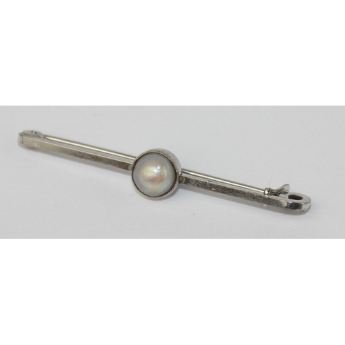 1132 - A vintage 9ct white gold and pearl set bar brooch. marked and XRF confirmed, approx 50mm wide, appro... 