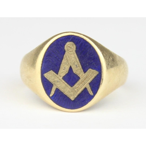 1146 - An 18ct gold signet ring with masonic motif, blue Lapis coloured enamel, marked for London 1926, app... 