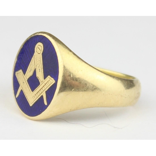 1146 - An 18ct gold signet ring with masonic motif, blue Lapis coloured enamel, marked for London 1926, app... 