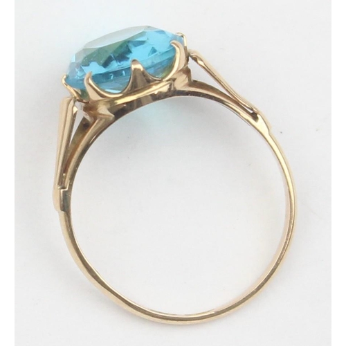 1148 - An unusual retro Swedish 14ct gold cocktail ring set with a large facet cut light blue green stone, ... 