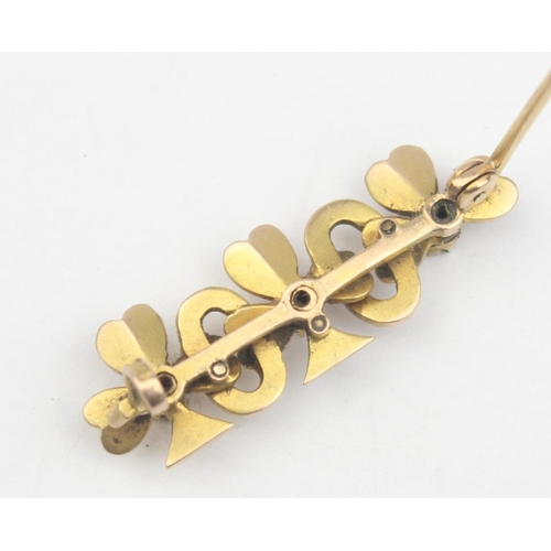 1152 - An antique 14ct gold bar brooch formed as chain interlocked 3 leaf clovers, a small central diamond ... 