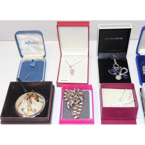 1171 - A large qty of assorted boxed costume jewellery items to inc silver, mainly Butterfly related brooch... 