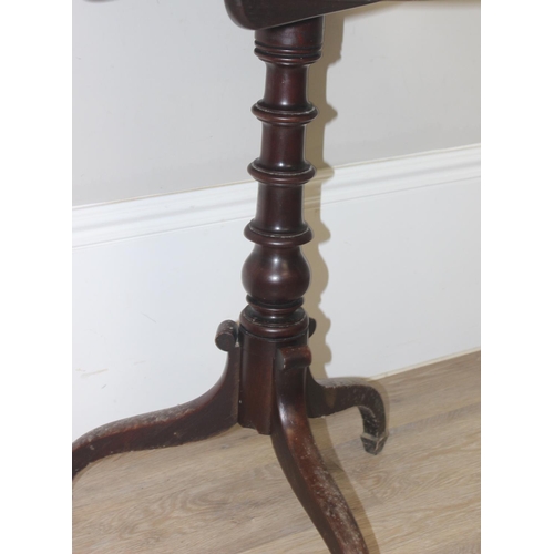 29 - A small Georgian tilt topped wine table with tripod base, approx 58cm in diameter x 73cm tall