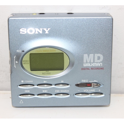 806 - Sony portable Minidisc recorder model MZ-R91 in carry case with a pair of MDR-A22 Headphones and 10 ... 