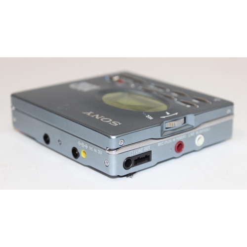 806 - Sony portable Minidisc recorder model MZ-R91 in carry case with a pair of MDR-A22 Headphones and 10 ... 