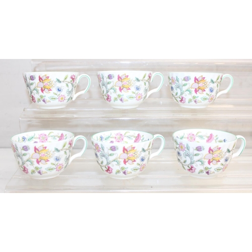 1476 - Minton - Haddon Hall pattern tea set consisting of 30 pieces, a 6 person serving set with some extra... 