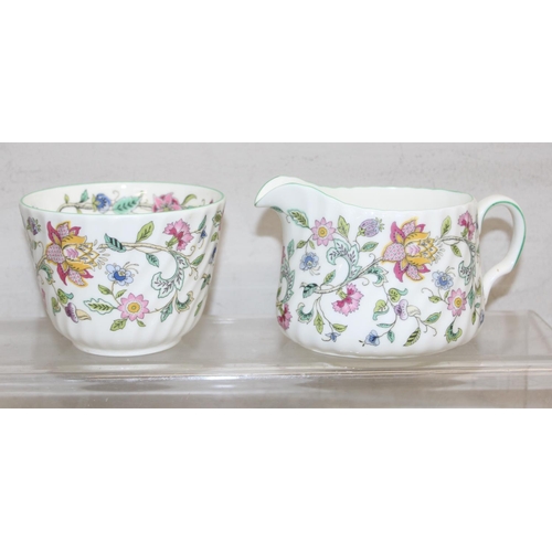 1476 - Minton - Haddon Hall pattern tea set consisting of 30 pieces, a 6 person serving set with some extra... 