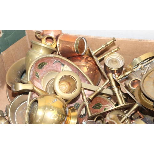 1712 - A large qty of assorted brass items and other metalware to inc miniature animals etc, approx 12kg gr... 