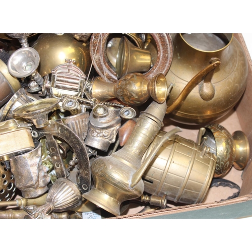 1712 - A large qty of assorted brass items and other metalware to inc miniature animals etc, approx 12kg gr... 