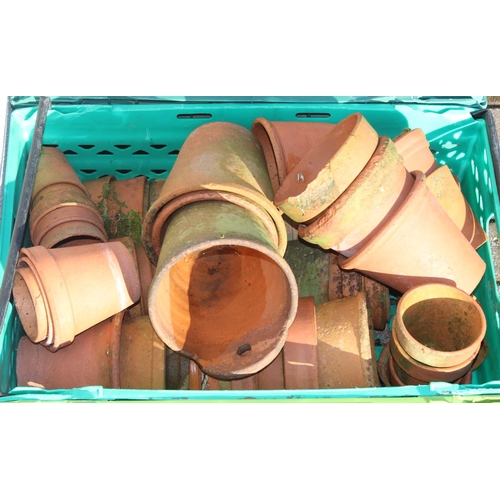 355 - An enormous quantity of terracotta garden plant pots, many of some age, possibly antique - crates no... 