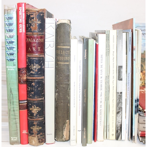 605 - Qty of assorted vintage and later reference books and auction catalogues, mainly Sotheby's