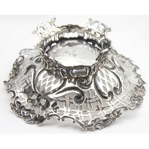 1067 - A pair of Victorian silver pierced bonbon dishes, London 1892 by William Comyns, each approx 13cm in... 