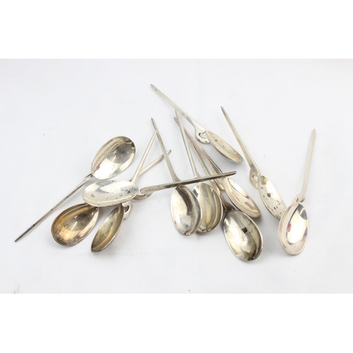 1086 - 4 silver coffee spoons formed as an anointing spoon, all with English hallmarks but various dates an... 