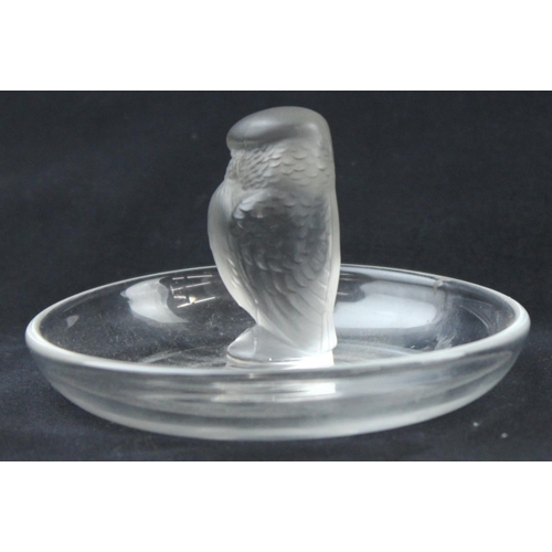 1512B - Vintage Lalique Rapace pin dish featuring a beautiful sculpture of a bird in frosted crystal on a cl... 