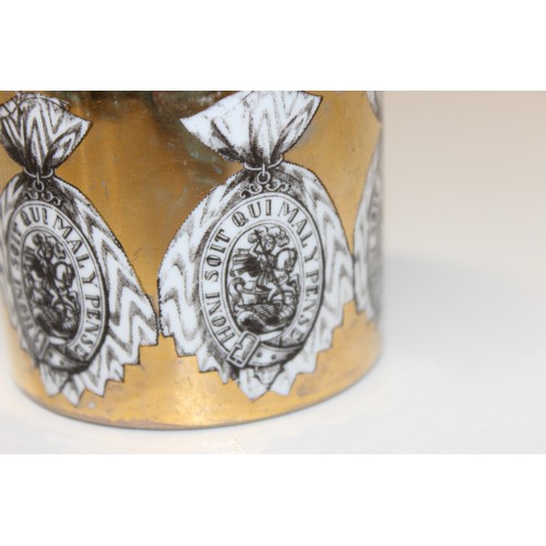 1515A - Fornasetti Milano, The Order of the Garter 1950's ceramic cigarette holder, approx 7cm tall