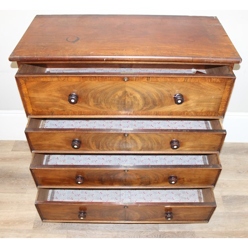 168 - An unusual Victorian mahogany chest of drawers with cross banded details, 4 drawer construction with... 