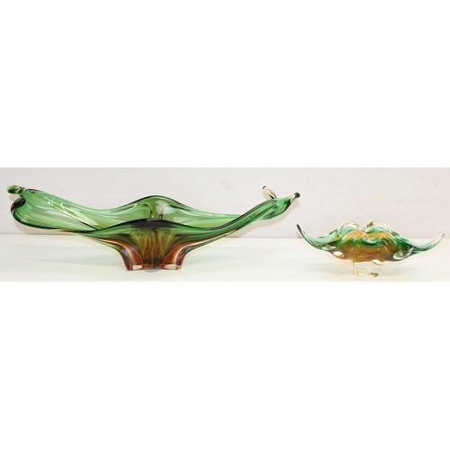 1539 - 2 coloured glass centrepiece bowls, likely by Murano, largest approx 62cm Wide