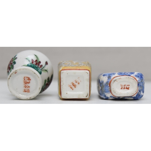 1479 - 3 assorted Chinese porcelain snuff bottles on wooden stand, all with polychrome decoration, the larg... 