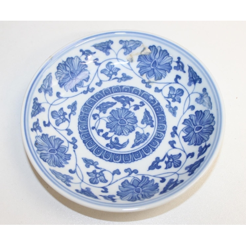 1481 - Qty of assorted Chinese and Oriental blue and white ceramics, mainly 20th century pieces