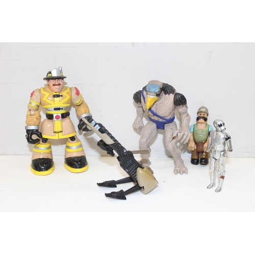 707 - A qty of assorted vintage toy figures to inc Mr T, Hulk, Star Wars etc