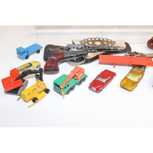 710 - A large qty of assorted vintage Matchbox and Lesney Toys die-cast vehicles, playworn