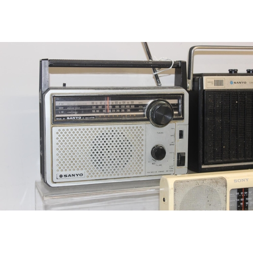 797 - Qty of vintage and later radios to include a Sony CFS-200L, Sony ICF-880L and a Sanyo RP 7445