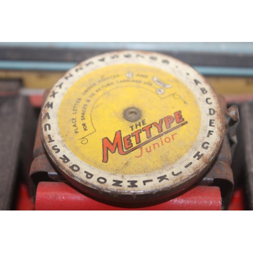 696 - Vintage Mettype Junior Toy typewriter in original box, Vintage Dopey Joe Eccentric Dodgem Car mechan... 