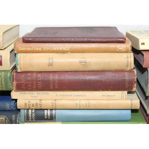 593 - Qty of assorted antique and vintage books to inc folio books in slip cases, Kenneth Grahame, Rudyard... 