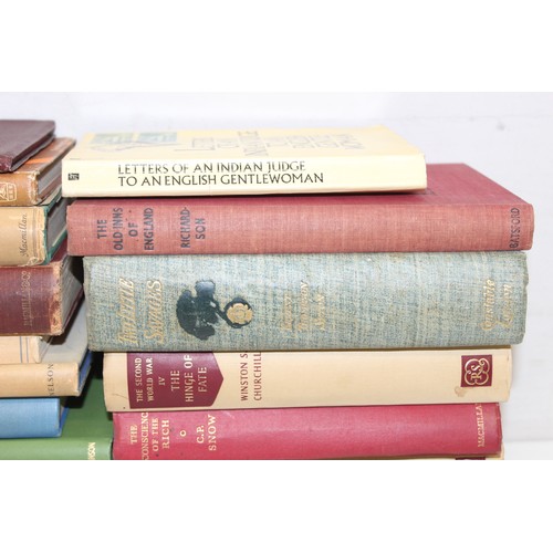 593 - Qty of assorted antique and vintage books to inc folio books in slip cases, Kenneth Grahame, Rudyard... 