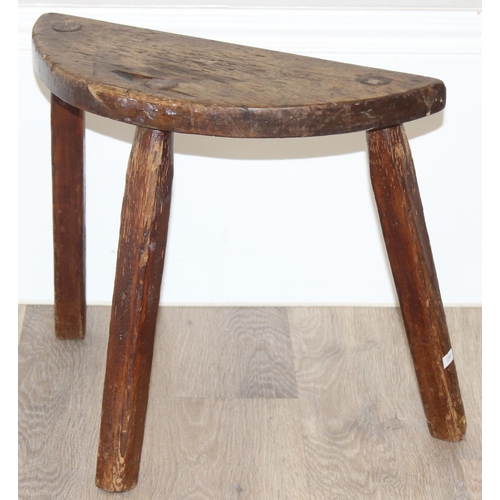 39 - An unusual demi-lune shaped elm milking stool with 3 legs, possibly the base of a Welsh yoke back ch... 