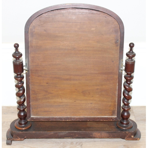 140 - A Victorian mahogany table top mirror with barley-twist supports, approx 62cm wide x 61cm tall