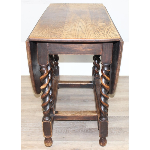 127 - An early 20th century oak drop leaf table with barley-twist legs, approx 107cm wide x 49cm deep (ext... 