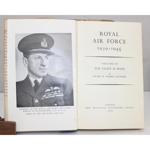 511 - Qty of assorted books to mainly RAF related to inc Royal Air Force 1939-1945 by Denis Richards in 3 ... 