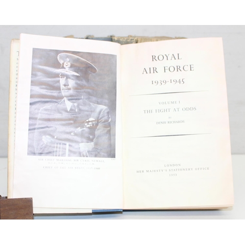 511 - Qty of assorted books to mainly RAF related to inc Royal Air Force 1939-1945 by Denis Richards in 3 ... 