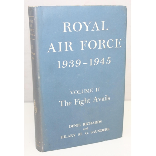 511 - Qty of assorted books to mainly RAF related to inc Royal Air Force 1939-1945 by Denis Richards in 3 ... 