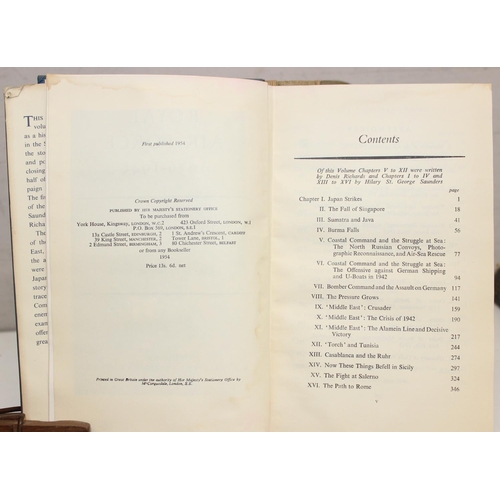 511 - Qty of assorted books to mainly RAF related to inc Royal Air Force 1939-1945 by Denis Richards in 3 ... 