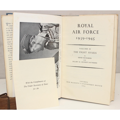 511 - Qty of assorted books to mainly RAF related to inc Royal Air Force 1939-1945 by Denis Richards in 3 ... 