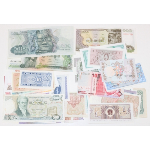 1258 - A large qty of assorted banknotes, mainly South American countries, many uncirculated condition