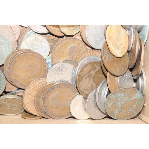 1259 - A qty of assorted mixed world coins to inc commemorative crowns, approx 2.8kg gross