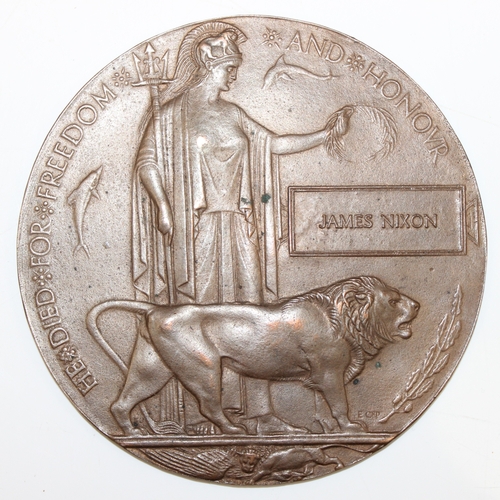 1400 - A First World War death plaque or death penny named to James Nixon, presented in original card packa... 