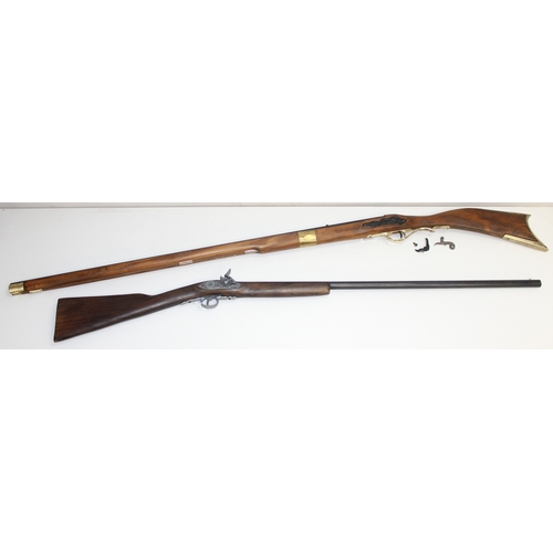 1403 - Replica weapons: A Kentucky long rifle and single-barrel shotgun, longest approx 140cm (2)