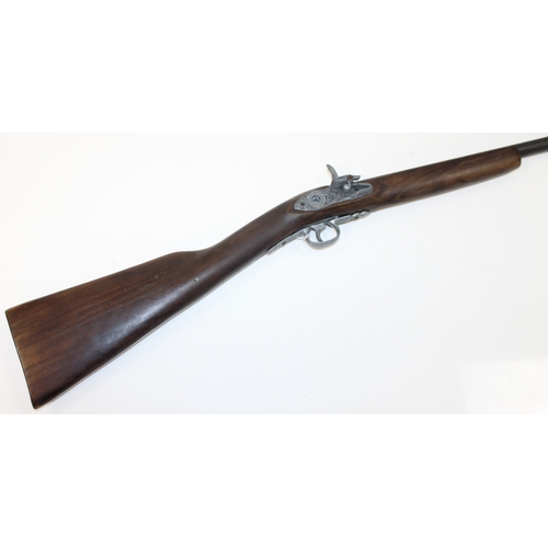 1403 - Replica weapons: A Kentucky long rifle and single-barrel shotgun, longest approx 140cm (2)