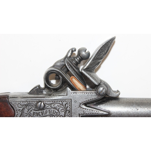 1406 - Replica weapons: Flintlock pistol and a Richard's flintlock Blunderbuss pistol, longest approx 37cm ... 