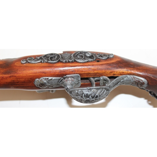 1406 - Replica weapons: Flintlock pistol and a Richard's flintlock Blunderbuss pistol, longest approx 37cm ... 