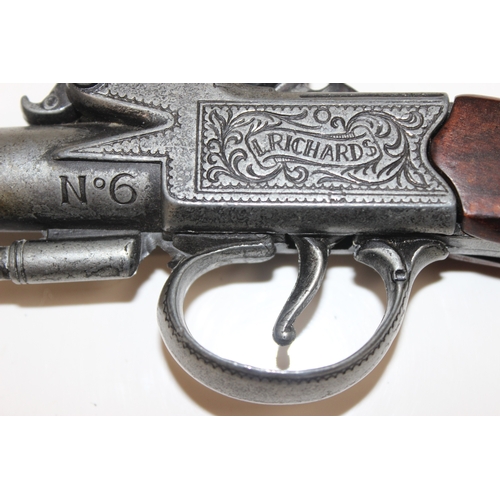 1406 - Replica weapons: Flintlock pistol and a Richard's flintlock Blunderbuss pistol, longest approx 37cm ... 