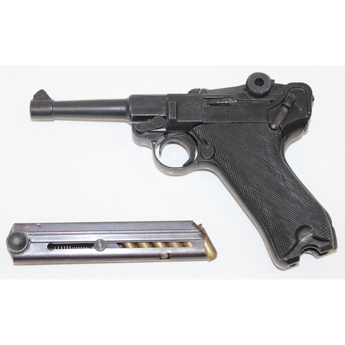 1408 - Replica weapons: WW2 German P08 Luger pistol in box