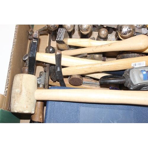 700 - A large qty of assorted tools, mainly jewellery making tools to inc hammers, punches etc