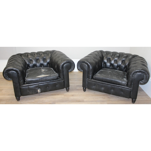 52 - 2 black leather Chesterfield buttoned club armchairs, each approx 128cm wide x 100cm deep x 65cm tal... 